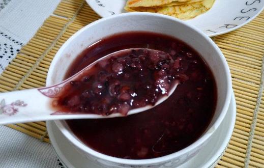 黑米粥有哪些功效與作用？黑米粥養胃嗎？怎么做養腎