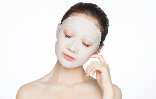 補(bǔ)水面膜用完后要洗臉嗎 面膜敷完以后多久洗臉